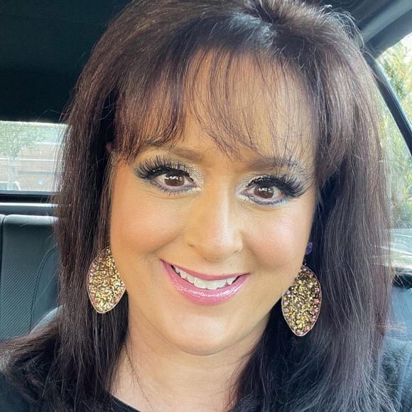 NWT! StuNNinG Gold Bling Glitter Crystal Earrings! 💕 So Pretty! - Picture 4 of 4